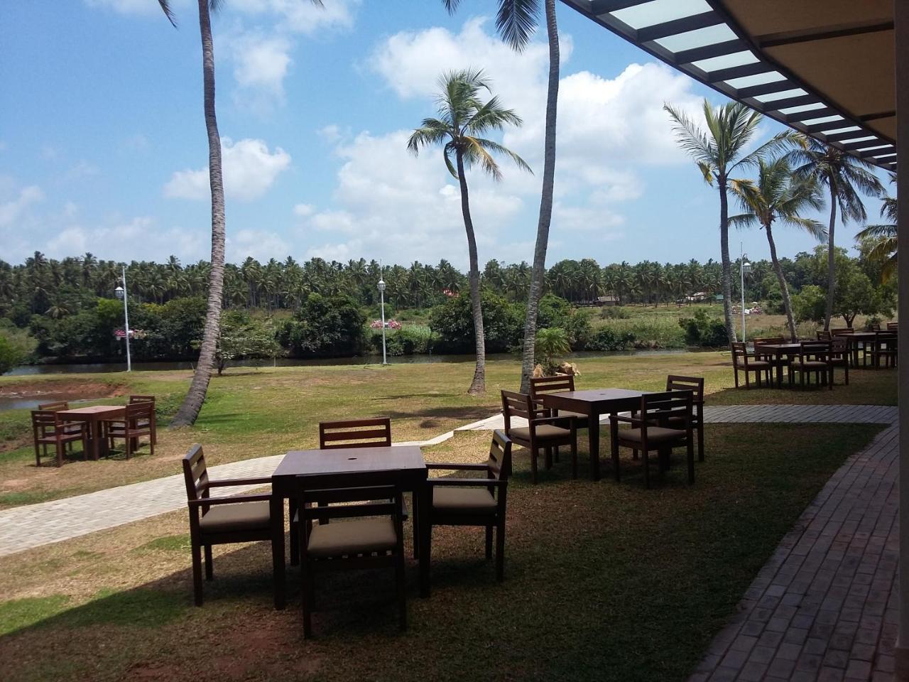 Avenra Gangaara Hotel Wennappuwa Esterno foto